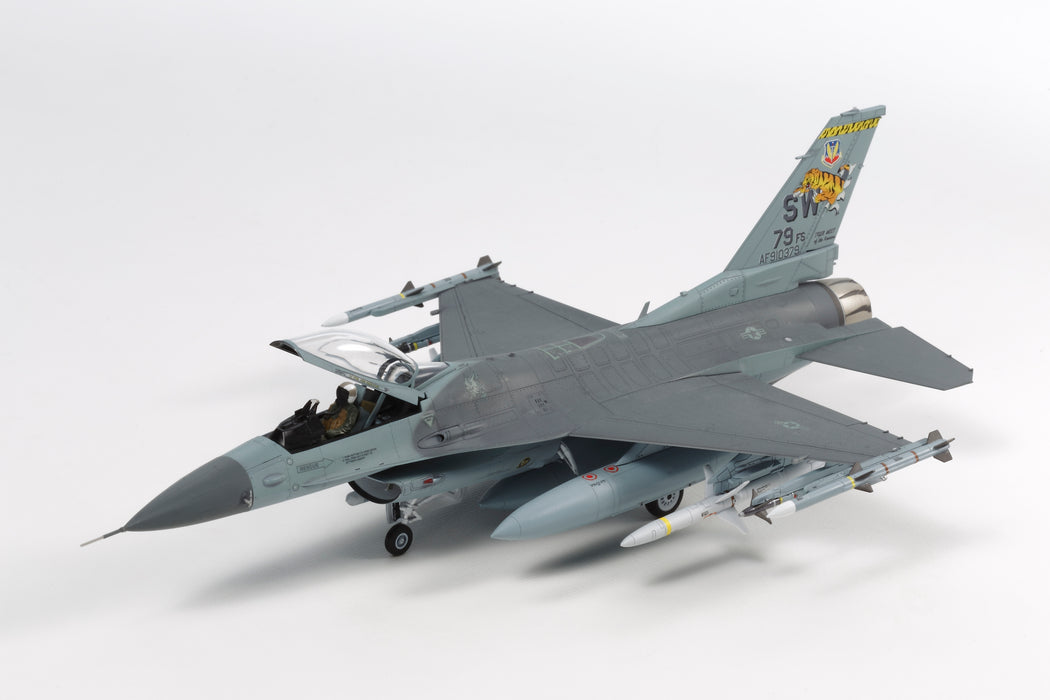 Tamiya Lockheed Martin F-16 CJ Fighting Falcon